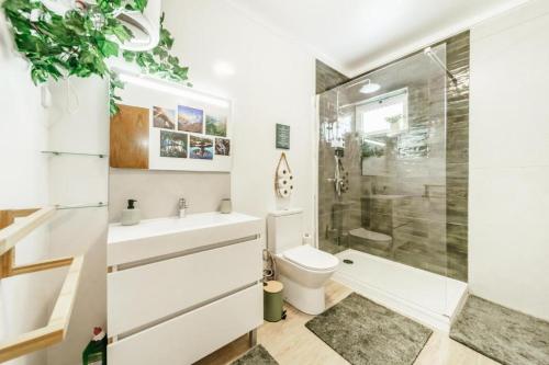 Et badeværelse på Entre Vales Refúgio Penhas da Saúde