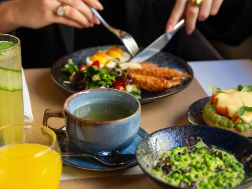 Eten bij of ergens in de buurt van het hotel

