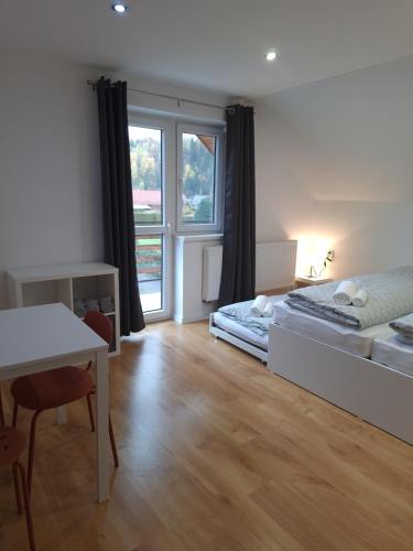 En eller flere senge i et værelse på Vila Hafira