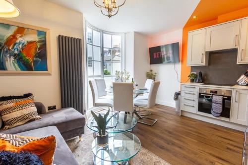 a living room with a couch and a table at Bright cheery 4 bd apartment by Brighton Station in Brighton & Hove
