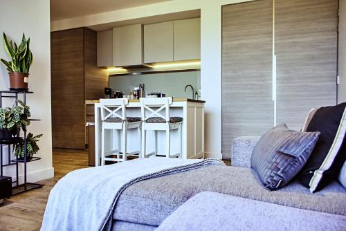 Postel nebo postele na pokoji v ubytování Contemporary Comfort