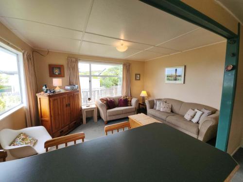 Et opholdsområde på Esplanade Escape Classic Coastal Cottage