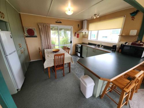 Køkken eller tekøkken på Esplanade Escape Classic Coastal Cottage