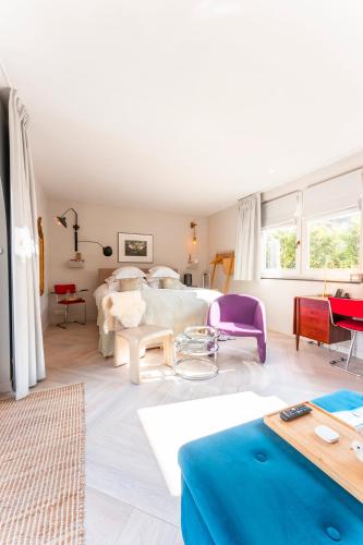 a large bedroom with a bed and a table at The Gentle Arch Schiphol Amsterdam in Aalsmeer