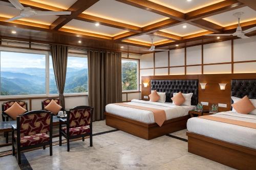 En eller flere senge i et værelse på Mussoorie Residency