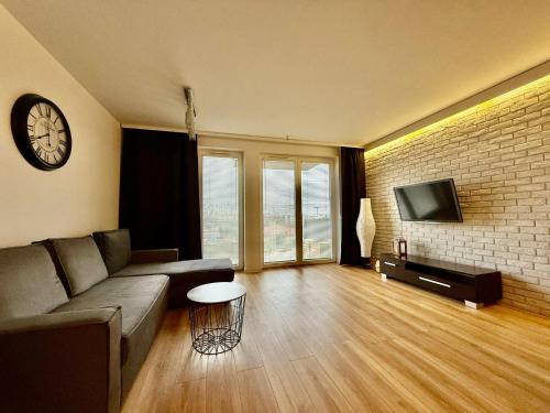 Et tv og/eller underholdning på EASY RENT Apartments- Laurowa 20 24h CHECK IN