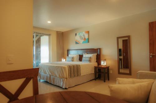 Postel nebo postele na pokoji v ubytování Sunset Beach Taíba Hotel