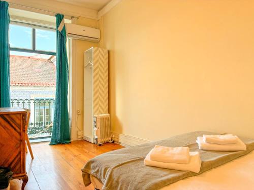Stay as a Local! Santos Historical 6 Bedroom Apartment III