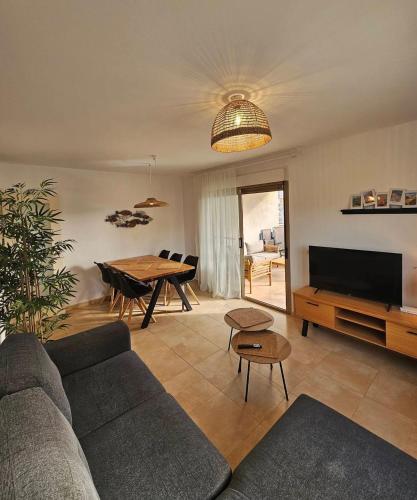 Esmeralda Suite 2 Bedrooms 3 Pool & Parking