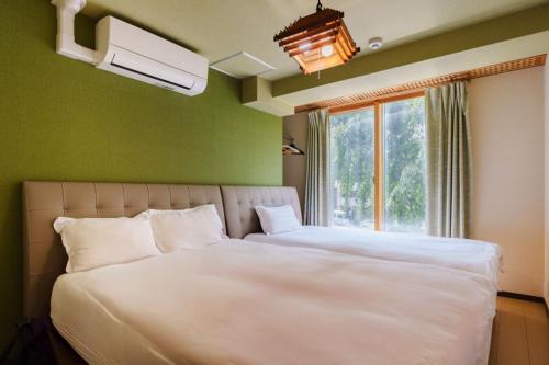 青葉邸-NIPPONBASHI Room 202-3 Min Walk to Kuromon Market 3BR 5 Beds Family Residence