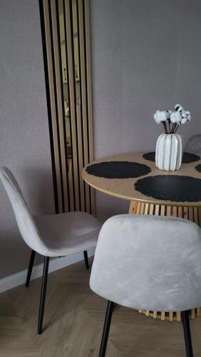 Stylowy Apartament z Parkingiem Blisko Starówki