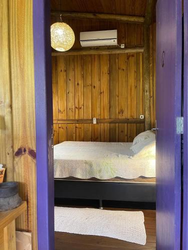 En eller flere senge i et værelse på CASINHA de MADEIRA ACONCHEGANTE