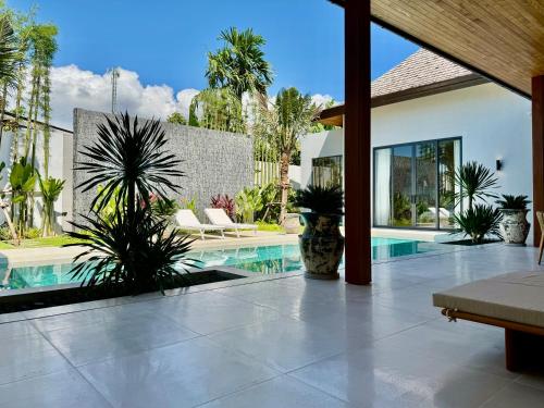 Swimmingpoolen hos eller tæt på Luxury Pool and Gym Villa Layan