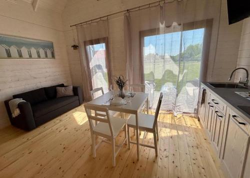 Kuchyň nebo kuchyňský kout v ubytování Vidusgrīvas