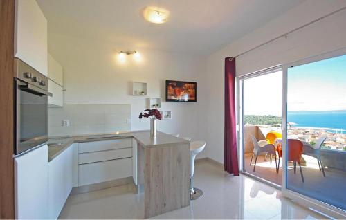 Lovely Apartment In Makarska With Lake View