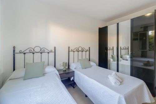 Postel nebo postele na pokoji v ubytování Villa Joel - Casa con piscina cerca de la playa