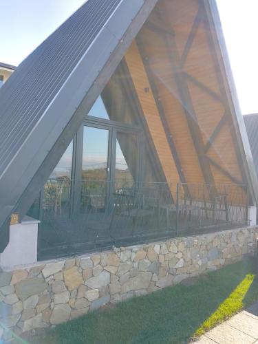 Budova, kde se chata nachází