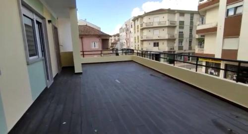 Balcon ou terrasse dans l'établissement Morden Spacious Apartment