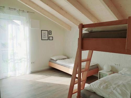 En eller flere senge i et værelse på Ferienhaus Hofmeyer