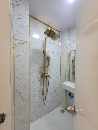 Ένα μπάνιο στο Ontrack Travel Transit Hotel