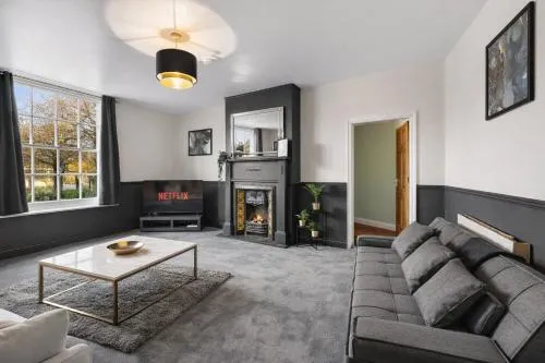 Harbourside Heaven in Bristol - Sleeps 8 photo 1