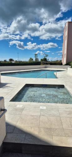 Amoureva B34, T3, vue mer, piscine, parking, clim