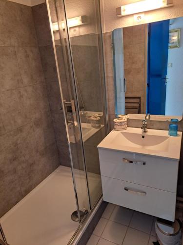 Amoureva B34, T3, vue mer, piscine, parking, clim