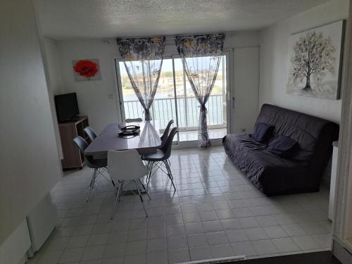 Amoureva B34, T3, vue mer, piscine, parking, clim