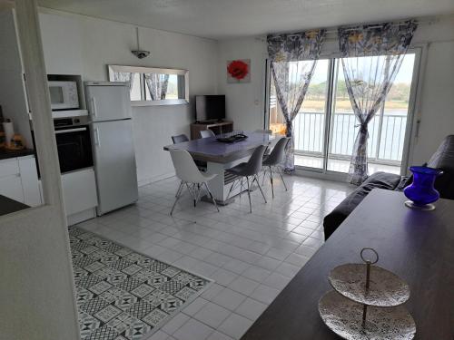 Amoureva B34, T3, vue mer, piscine, parking, clim