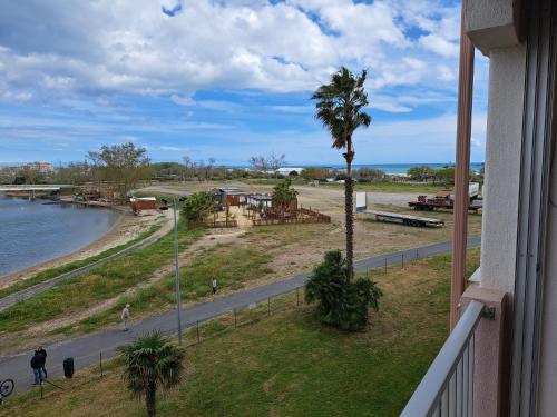 Amoureva B34, T3, vue mer, piscine, parking, clim