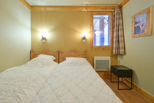 En eller flere senge i et værelse på lesetoilesdelaplagne Chalet 20