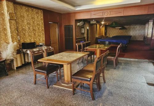 Khu vực ghế ngồi tại Million Mansion