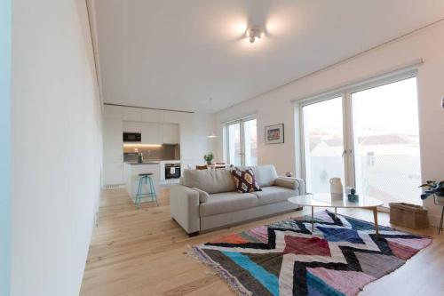 Wave of Light in Lisbon by Innkeeper