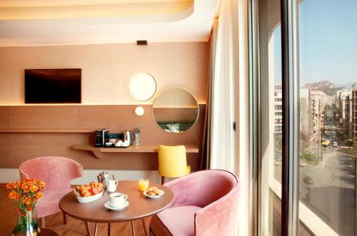 Zeus Essence Wyndham Athens Residence