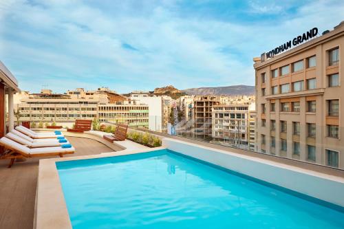 Πισίνα στο ή κοντά στο Zeus Essence Wyndham Athens Residence