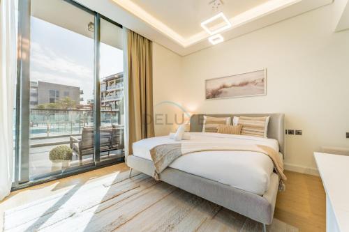Inviting Studio Overlooking the Pool, Just a Short Drive from Dubai Autodrome, Samana Golf Avenue, Dubai Studio City by Deluxe Holiday Homes