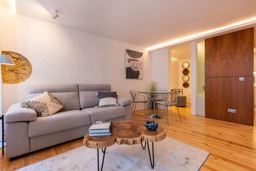 Condessa I by Innkeeper