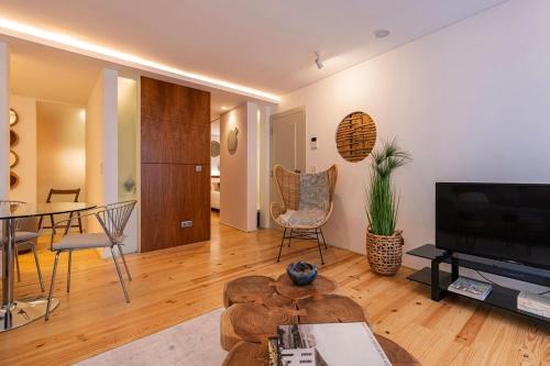 Condessa I by Innkeeper