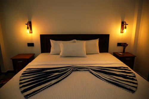 En eller flere senge i et værelse på Mango Bay Hiriketiya