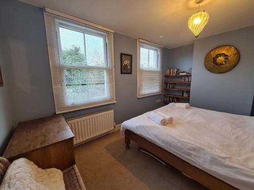 Postel nebo postele na pokoji v ubytování 5 Exe Street-Pretty 3 bed townhouse-sleeps 4