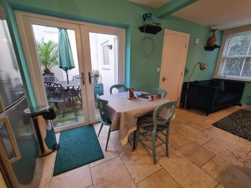 Posezení v ubytování 5 Exe Street-Pretty 3 bed townhouse-sleeps 4