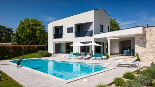 Luxury villa Nada with pool in Tinjan