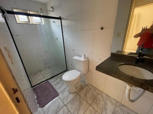 Et badeværelse på Apartamento 2 quartos excelente localização