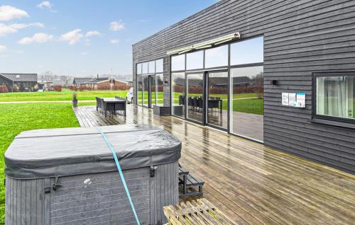 Το κτήριο όπου στεγάζεται  η παραθεριστική κατοικία