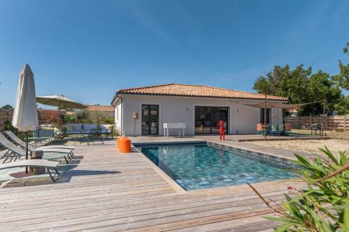 Villa contemporaine avec piscine