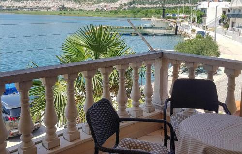 Nice Apartment In Rogotin-Ploce With Lake View