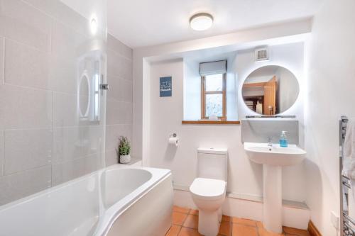 Phòng tắm tại 4 Bed in Roughton oc-1618