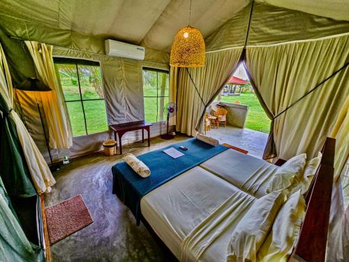 Postel nebo postele na pokoji v ubytování Gal Oya Lake Club