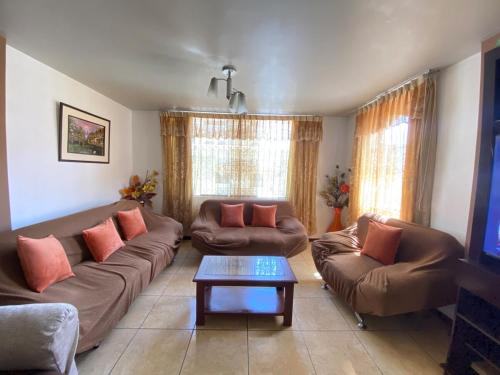 Casa Acogedora de Estilo Clásico的休息区