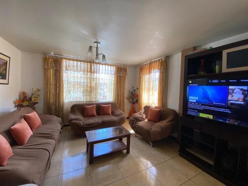 Casa Acogedora de Estilo Clásico的休息区